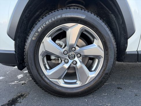 Used 2019 Toyota RAV4 Limited image 13