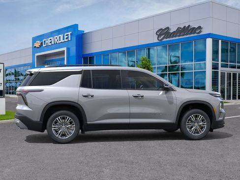 Used 2026 Chevrolet Traverse LT FWD image 6