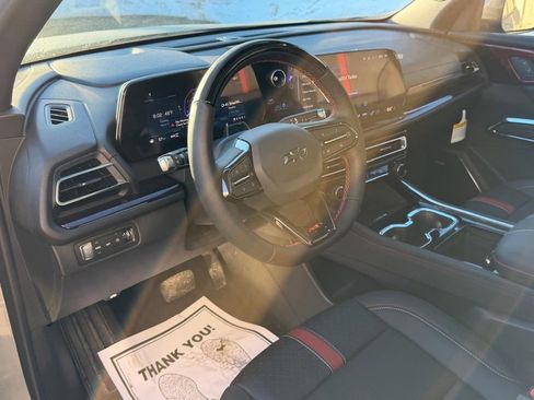 Used 2025 Chevrolet Traverse RS AWD/4WD image 14