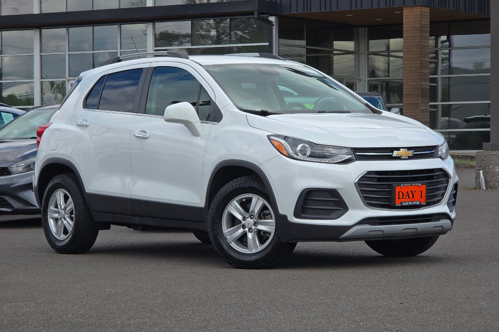 Used 2019 Chevrolet Trax LT w/ LT Convenience Package AWD/4WD image 2