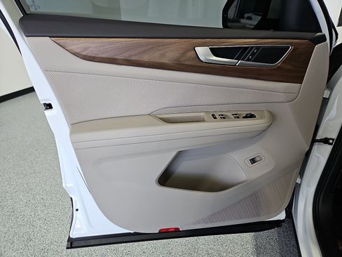 New 2026 Volkswagen Atlas SE FWD image 16