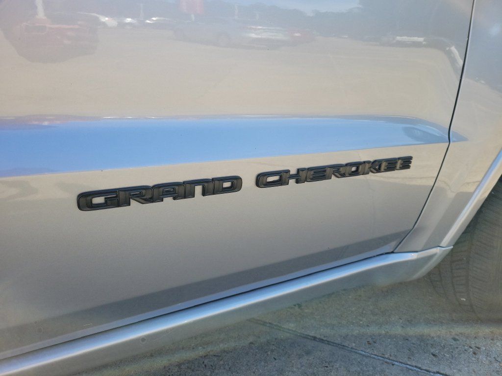 Used 2021 Jeep Grand Cherokee Laredo X RWD image 11