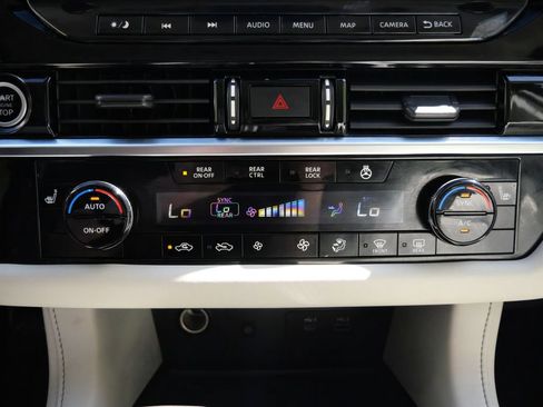 Used 2023 Nissan Pathfinder SL AWD/4WD image 24