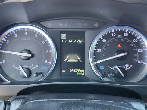 Used 2019 Toyota Highlander XLE AWD/4WD image 34