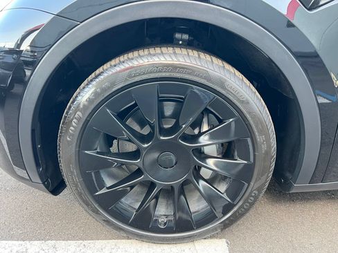 Used 2023 Tesla Model Y 2WD image 17