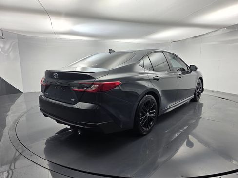 Used 2025 Toyota Camry SE FWD image 4