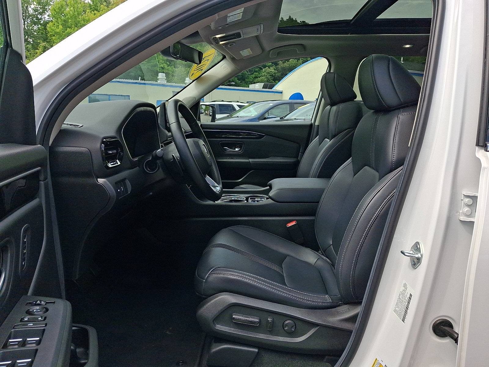 Used 2024 Honda Pilot Touring image 13