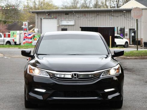 Used 2017 Honda Accord Sport image 2