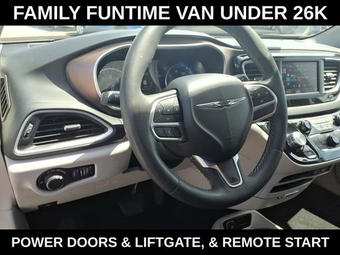 Used 2023 Chrysler Voyager LX FWD image 16