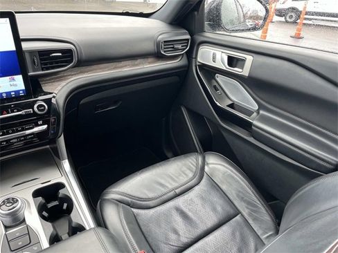 Used 2021 Ford Explorer Platinum w/ Equipment Group 601A image 16