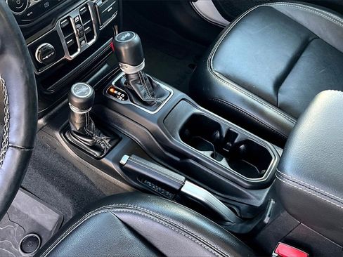 Used 2022 Jeep Wrangler Unlimited Sahara w/ Cold Weather Group image 15