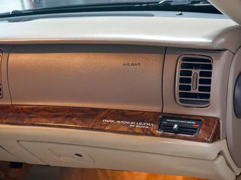 Used 2004 Buick Park Avenue Ultra w/ Ultra Luxury Package FWD image 32