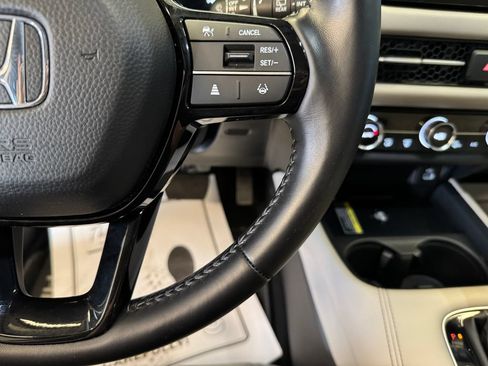 Used 2025 Honda HR-V EX-L image 12