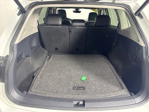 Used 2018 Volkswagen Tiguan SEL Premium image 24