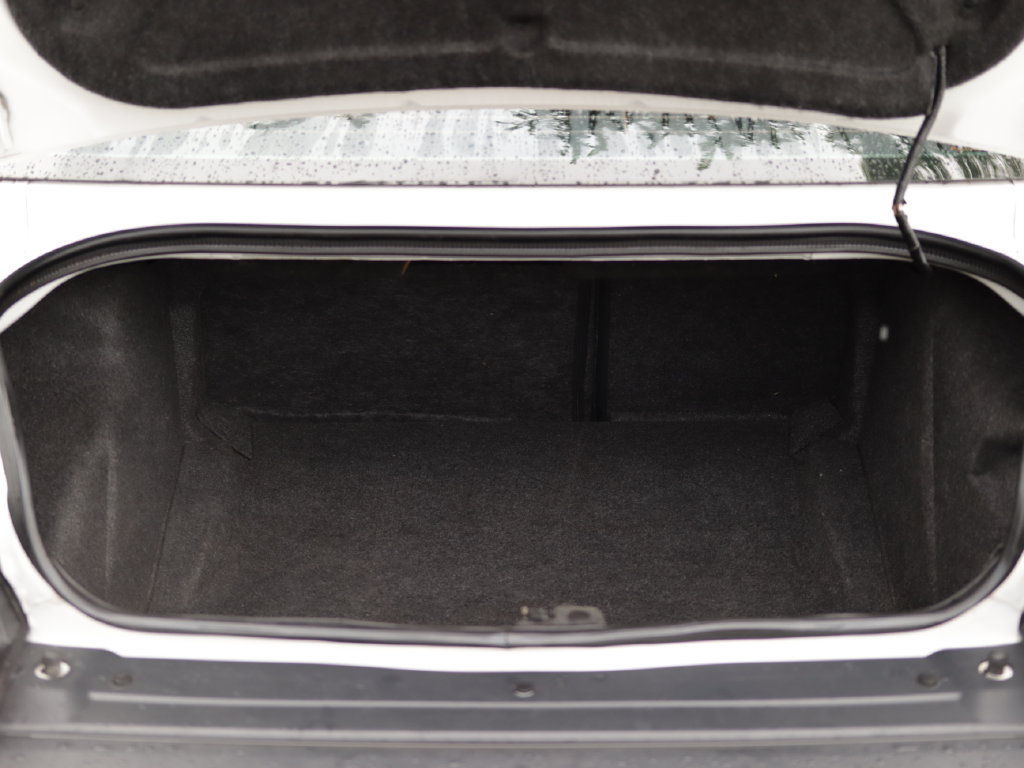 Used 2016 Dodge Challenger SXT RWD image 23