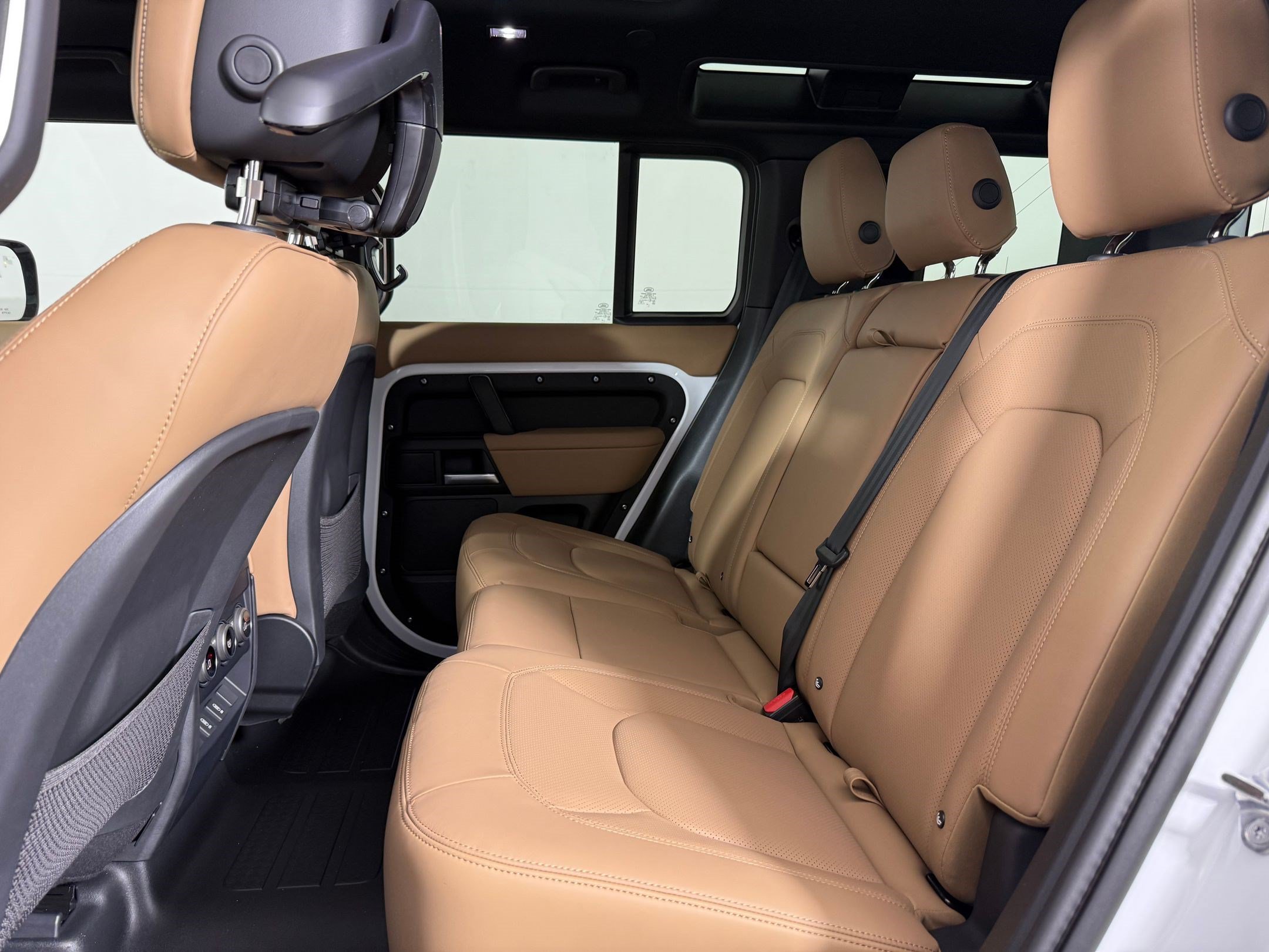 New 2026 Land Rover Defender 110 S AWD/4WD image 22