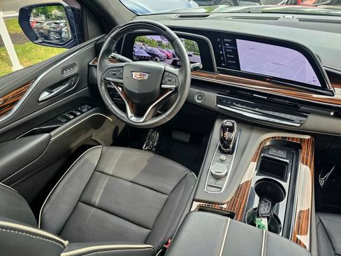 Used 2023 Cadillac Escalade ESV Premium Luxury w/ Performance Package AWD/4WD image 25