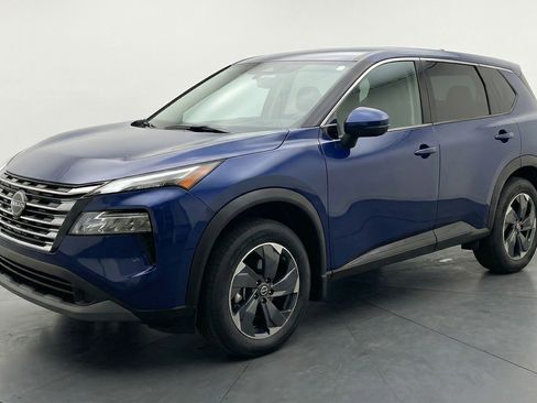 Used 2025 Nissan Rogue SV AWD/4WD image 3