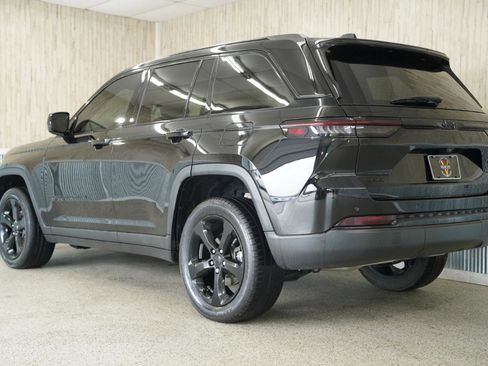 Used 2022 Jeep Grand Cherokee Altitude image 7