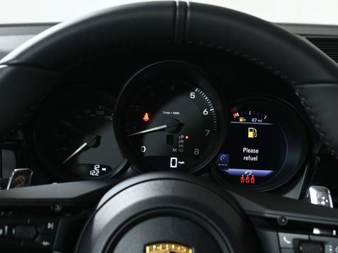 Used 2026 Porsche Macan AWD/4WD image 19