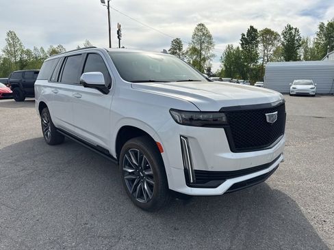 Used 2024 Cadillac Escalade ESV Sport w/ Touring Package image 4