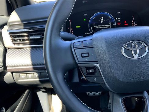 Used 2025 Toyota Camry SE FWD image 23