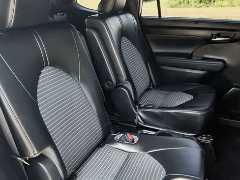 Used 2022 Toyota Highlander XSE image 35