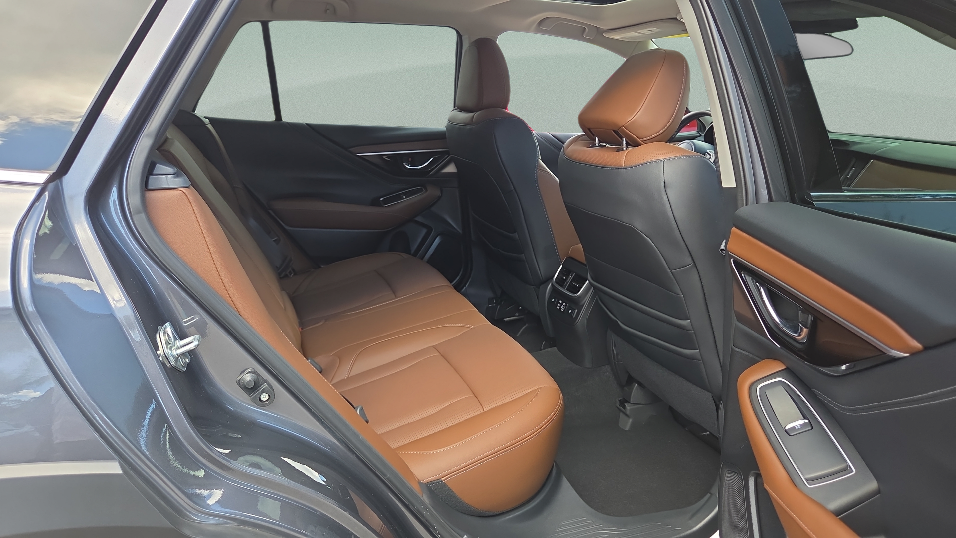 Used 2025 Subaru Outback Touring AWD/4WD image 18
