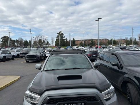 Used 2020 Toyota Tacoma TRD Sport w/ Technology Package image 4