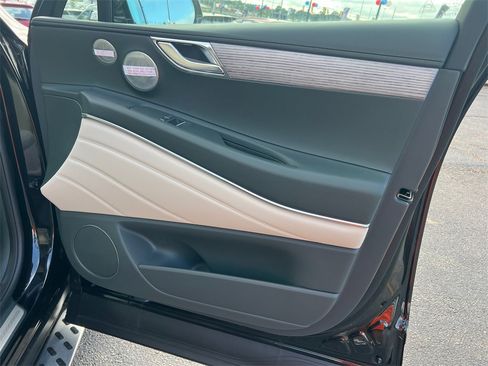 New 2025 Genesis GV80 3.5T Prestige image 14