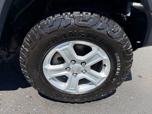 Used 2019 Jeep Wrangler Unlimited Sport S AWD/4WD image 6