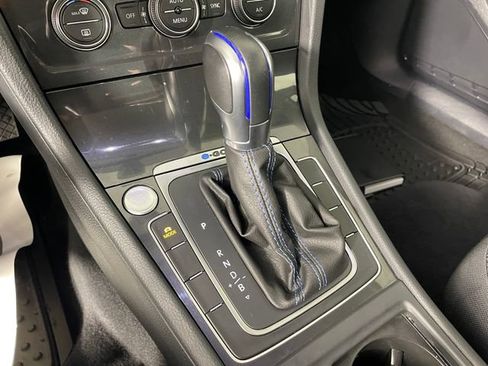 Used 2019 Volkswagen e-Golf SE w/ Driver Assistance Package image 9