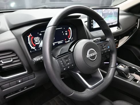 Used 2024 Nissan Rogue SL w/ SL Premium Package image 12