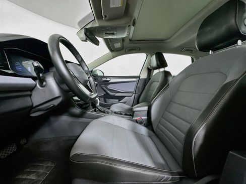Used 2025 Volkswagen Jetta SE FWD image 13