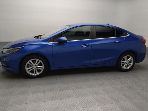 Used 2018 Chevrolet Cruze LT w/ Convenience Package FWD image 2