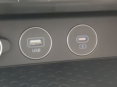 Used 2026 Genesis G70 2.5T image 26