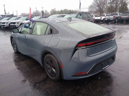 Used 2024 Toyota Prius LE image 5