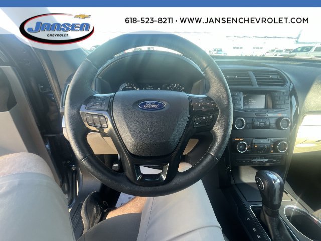Used 2018 Ford Explorer XLT FWD image 12