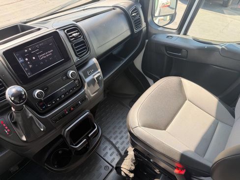 Used 2025 RAM ProMaster 3500 w/ Convenience Group FWD image 9