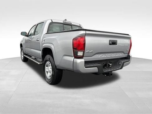 Used 2018 Toyota Tacoma SR image 6