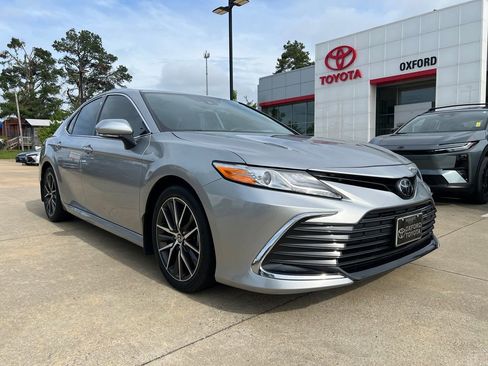 Used 2023 Toyota Camry XLE FWD image 1