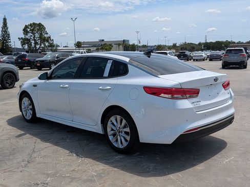 Used 2018 Kia Optima EX w/ Technology Package FWD image 5