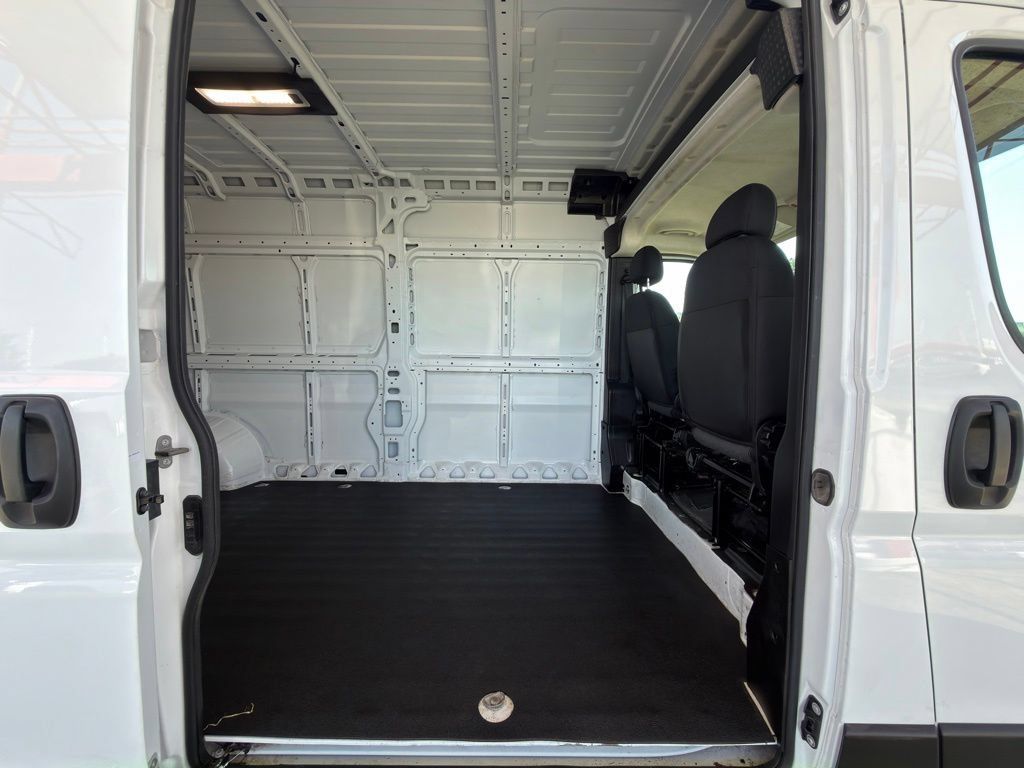 Used 2024 RAM ProMaster 2500 w/ Convenience Group FWD image 33