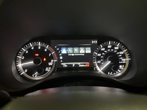 Used 2025 Toyota Highlander LE FWD image 42