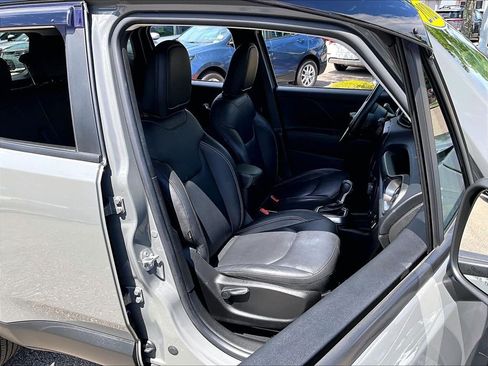 Used 2020 Jeep Renegade Limited AWD/4WD image 11