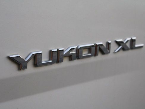 Used 2018 GMC Yukon XL SLT w/ Open Road Package image 38