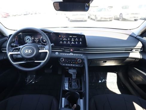 Used 2024 Hyundai Elantra SEL w/ Convenience Package image 15