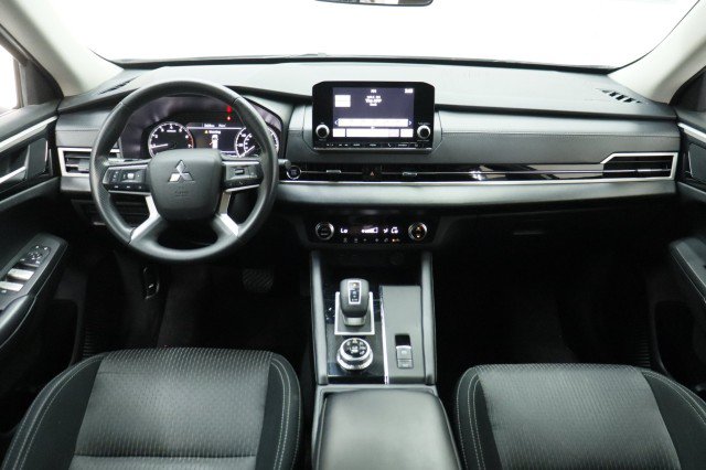 Used 2023 Mitsubishi Outlander ES FWD image 24