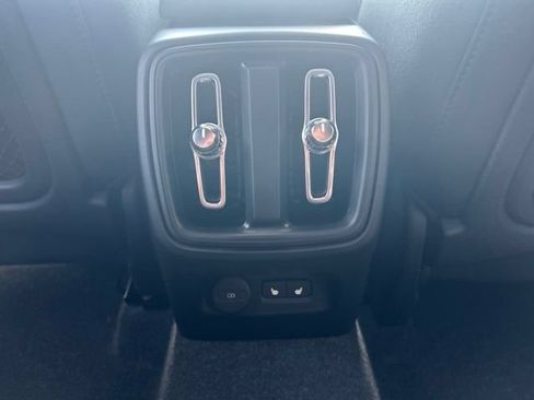 Certified 2025 Volvo XC40 B5 Plus AWD/4WD image 16