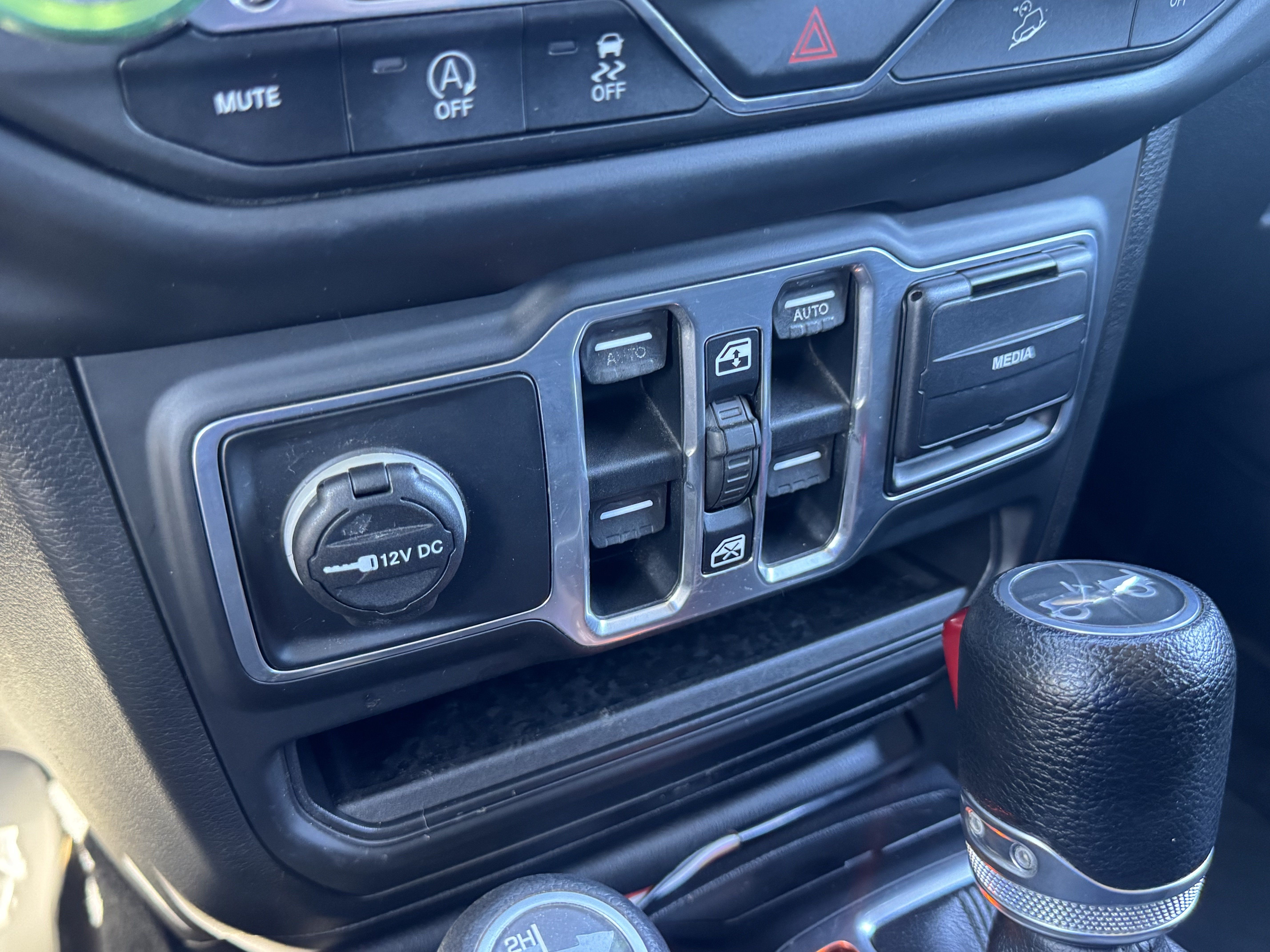 Used 2018 Jeep Wrangler Unlimited Sport S AWD/4WD image 24